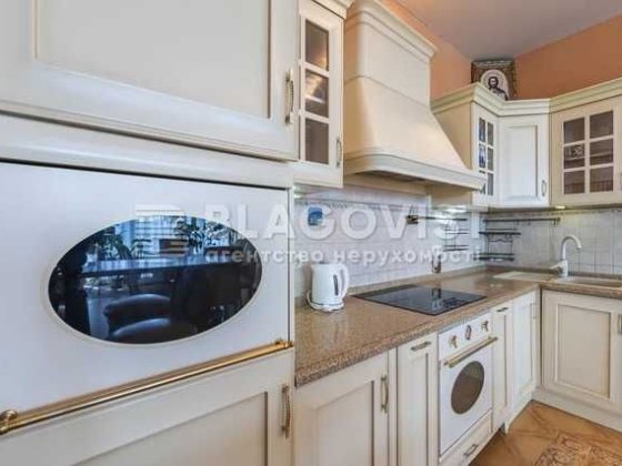 Продаж 4-к квартира метро  Провіанська 3  Берестейський проспект КПІ р-н ремонт Шевченківський район