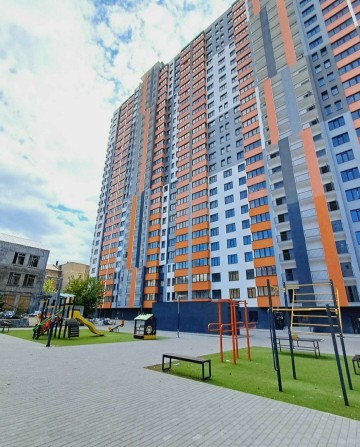 Продам 1-ком.,квартиру 40 м.кв.  ЖК Дніпровська Мрія. Ул.Сосюри 6.  Дарницька площа !!! - фото 1