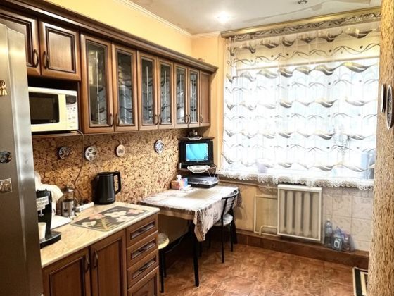 БЕЗ КОМІСІЇ! Продаж просторої 2-кімнатної квартири 51м.кв. в сталінці за адресою:   вул. Енергодарсь