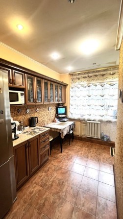 БЕЗ КОМІСІЇ! Продаж просторої 2-кімнатної квартири 51м.кв. в сталінці за адресою:   вул. Енергодарсь - фото 1
