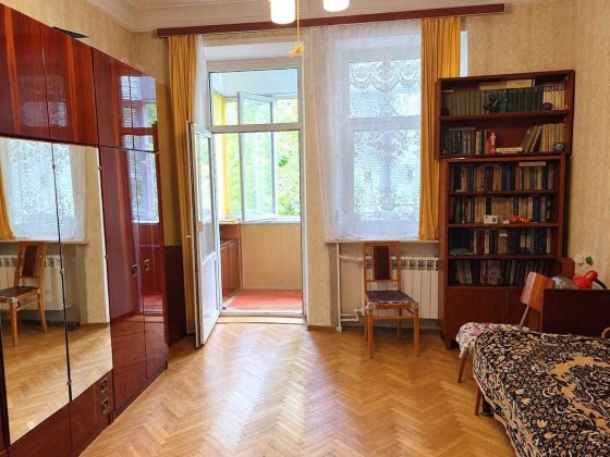 Київ продам 2 кім.квартиру вул.Ольжича 12.