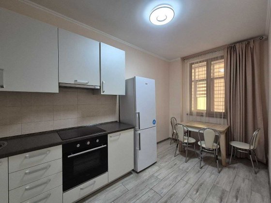 Продаж! 1к квартира, Харківське Шоссе, поруч Дарницька площа! 45м.кв. Киев