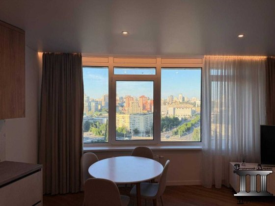 Без Комісії, З Ремонтом, на Центр 2-кімнатна 92 кв.м, Манхеттен/Manhattan, Берестейський 11, метро П Киев