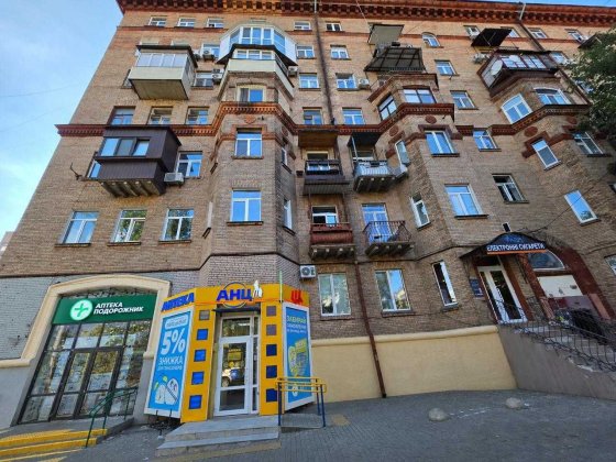 Продаж 2-к квартири  56 кв.м. вул. Деревлянська 12/42 під ремонт. "Сталінка"