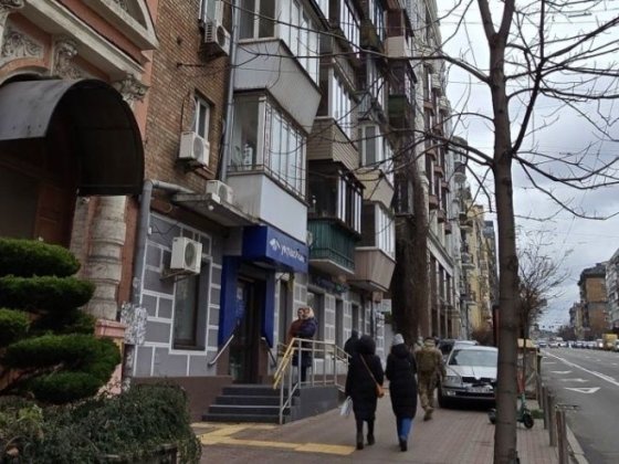 Продаж  Саксаганського  82