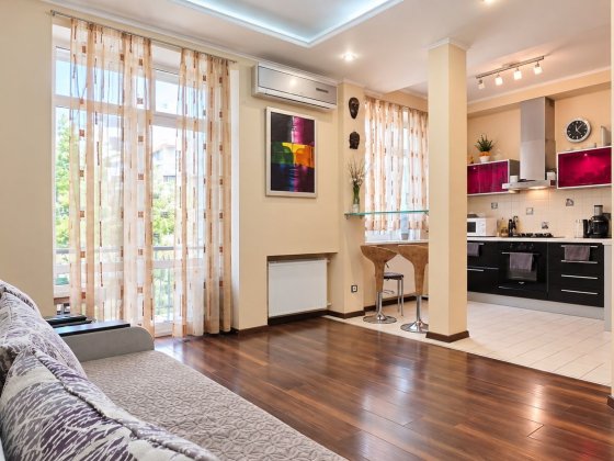 Продам 2 к сталінку, Авторський ремонт.  Вул. Деревлянська  ( Якіра) 16