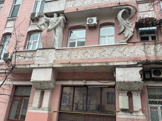 МАЙДАН! Квартира на Костьольній, 1 поверх, фасад