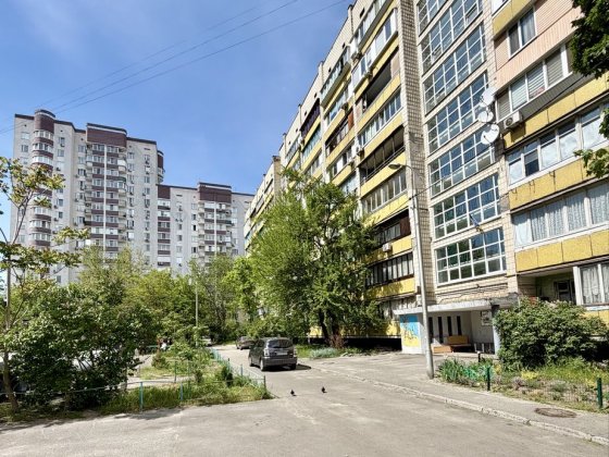Продам 1к квартиру на Дарниці біля озера вулиця Горлівська