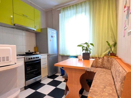 Продам 1 кім. кв. 32 кв.м, вул.Будівельників, 5, Дарниця, Соцмісто