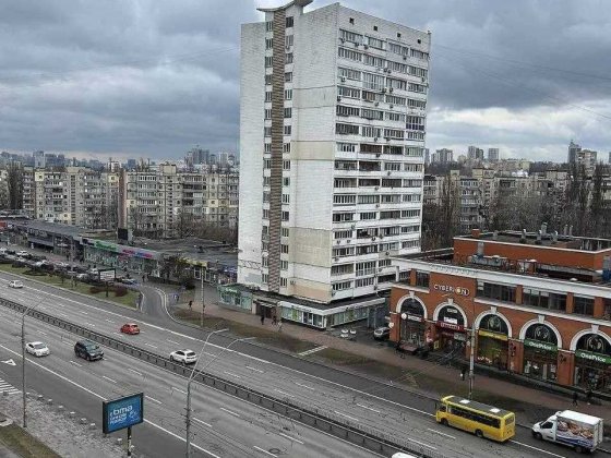 1 к. біля метро Політехнічний Інститут