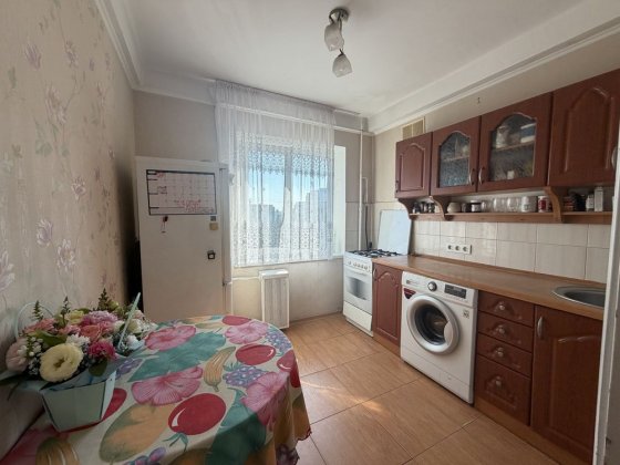 Продам 2х кімнатну квартиру метро Лівобережна, вул. Флоренції 10А
