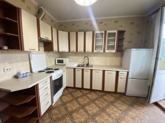 Продам 1 кімнатну Бориспільска 6, метро "Червоний Хутір" 15 хвилин
