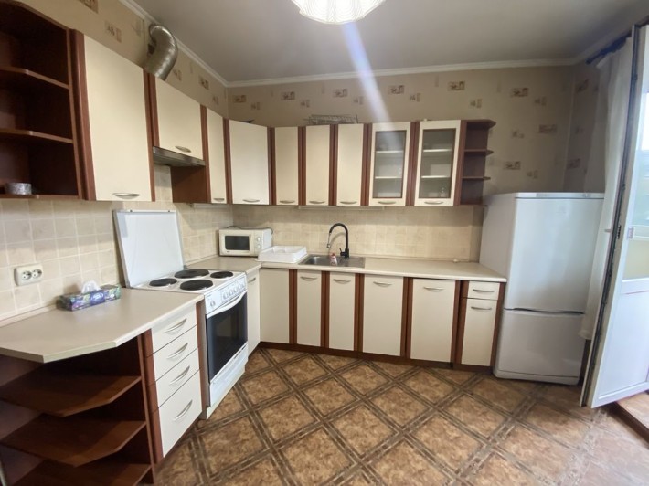 Продам 1 кімнатну Бориспільска 6, метро "Червоний Хутір" 15 хвилин - фото 1