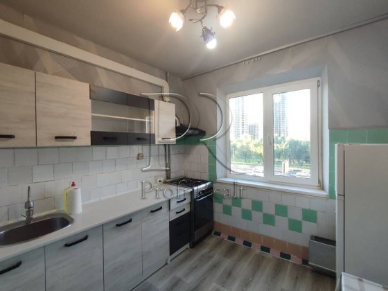 Продаж 3 кімнатна квартира Шухевича 8/Райдужний масив/Воскресенка/ТРЦ Квадрат