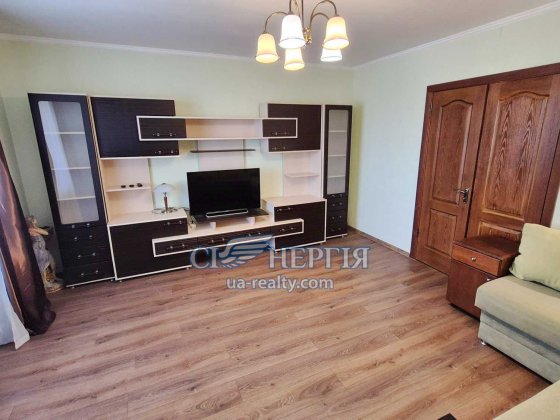 БЕЗ КОМІСІЇ!  3-кім 67м.кв. Феодосійська, 4 метро Деміївська