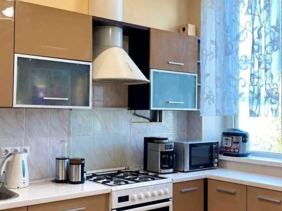 Продам гарну простору 2-кімн квартиру 65 м² з ремонтом за 5 хв від метро "Лук'янівська", вул. Юрія І