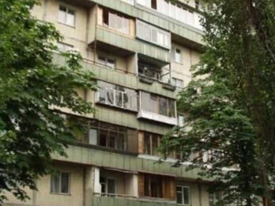 3-квартира біля метро Лівобережна.