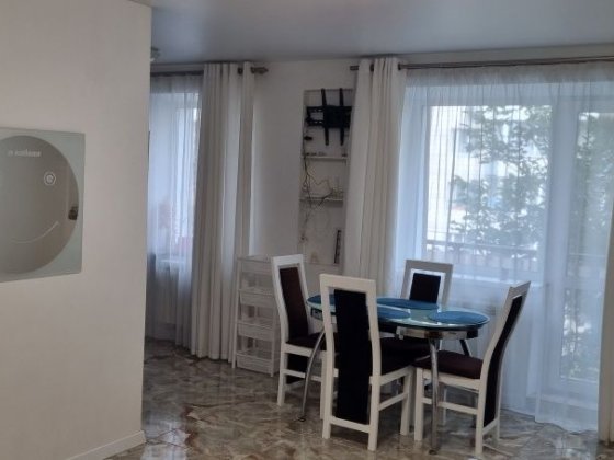 Продам квартиру трьох кімнатна