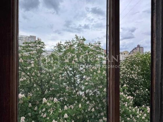 2 кімнатна квартира в центрі Печерськ Метро Звіренецька П Загребельного 34 (Раєвського) Киев