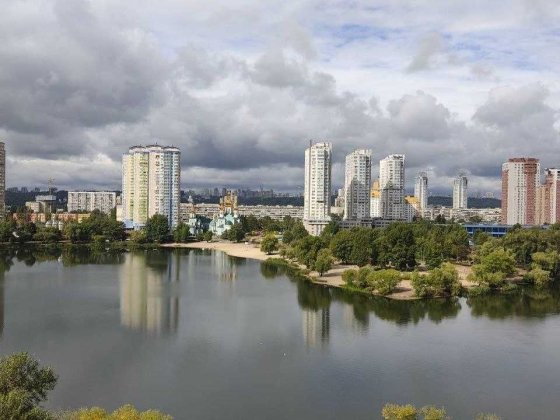 Продам 1-кімнатну квартиру з панорамним видом на озеро  вул. Березняківська, 30