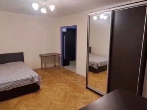 Продам квартиру на Шептицького,7,м.Лівобережна
