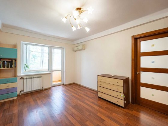 Продаж  2-кімн. Телiги Олени  вул. 17-Б м. Дорогожичі 3 хв., можливий розрахунок за гривні, Держпрог