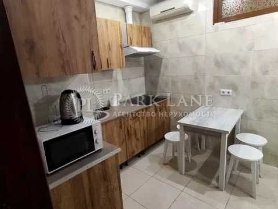ТОП ПОЗНЯКИ Корона Продам 4к квартиру ремонт Срібнокільська метро 5хв