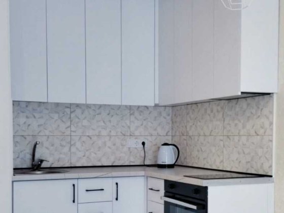 Продам квартиру студію  32 м2  з чорновим ремонтом ЖК Райдужний