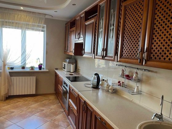 Продаж 3 кім. кв. просп. Науки. В будинку своя котельня. Генератор на ліфт.