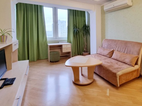 Від власника! 1-кімнатна, 5 хв до метро Лівобережна, Сверстюка, 8