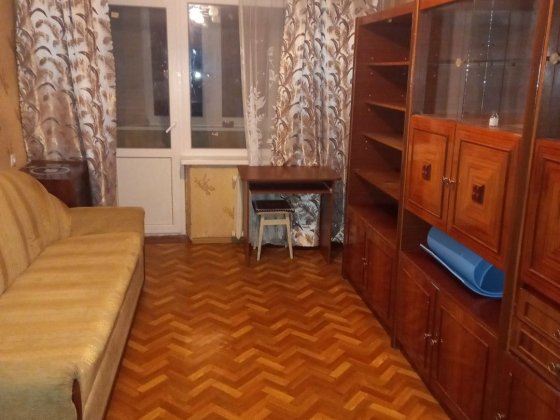 Продаж 2-кім Дарницька площа,б-р Гашека 3