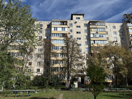 продаж квартири 1кім 31м 9пов. Сверстюка 8а метро Лівобережна