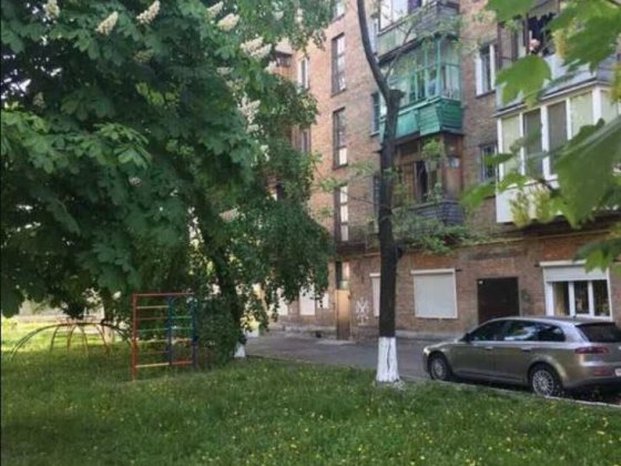 1к Берестейський просп 9/47, 31 кв.м., висота 2.7 м, у тихій двір, під ремонт. Без %