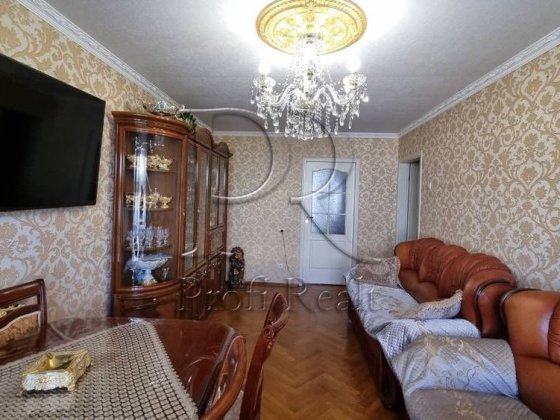 Продаж 3 к кв вул. Малишка 31, Дніпровський р-н, м . Чернігівська
