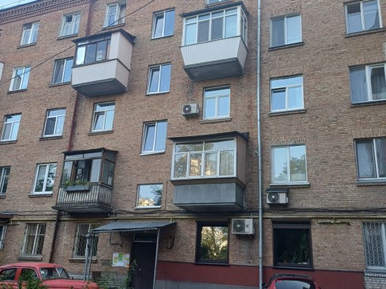 Продаж 2-кімнатної квартири, "Сталінка", Татарка, вул. Загорівська 36