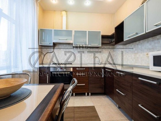 Продаж 2-кімнатної квартири, площа 58 м², Київ, вул. Басейна, Печерський район - Сталінка