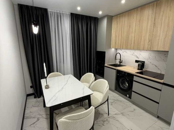 Продаж 1-кімнатной квартири загальною площею 42 кв.м. в ЖК Лебединому