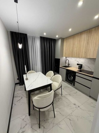 Продаж 1-кімнатной квартири загальною площею 42 кв.м. в ЖК Лебединому - фото 1