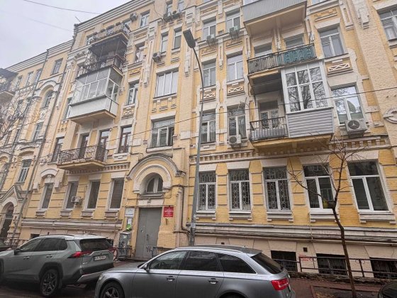 Продам 1 кімнатну квартиру в історичному центрі Києва.  Стрілецька, 7/6 Киев