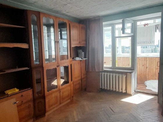 Продам однокімнатну на Вінстона Черчилля вул.,ст.м.Дарниця.Без комісії
