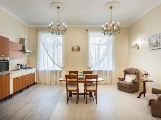 Продаж 2 кімн , Царський будинок, Петлюри 22, ремонт