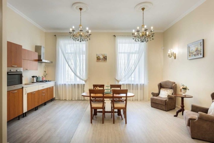 Продаж 2 кімн , Царський будинок, Петлюри 22, ремонт - фото 1