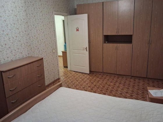 Продається 4-кімнатна квартира за адресою вул. Академіка Заболотного, Голосіївський район