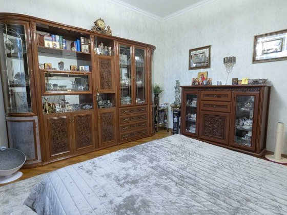 бульвар Верховної Ради, 13// 2-к квартира в сталінці 58 м²//ПОВНОЦІННЕ УКРИТТЯ, БУДИНОК ГАЗОФІКОВАНИ