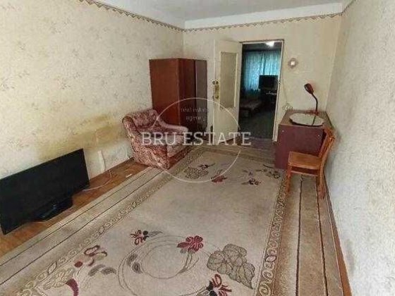 Продам 2 к вул.Братисласька 8  м.Чернігівська