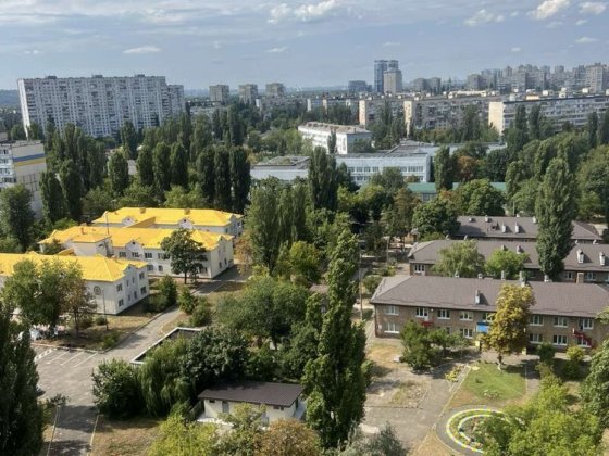 Ентузіастів 13 Русанівка 3кімнатна квартира з ремонтом середній поверх