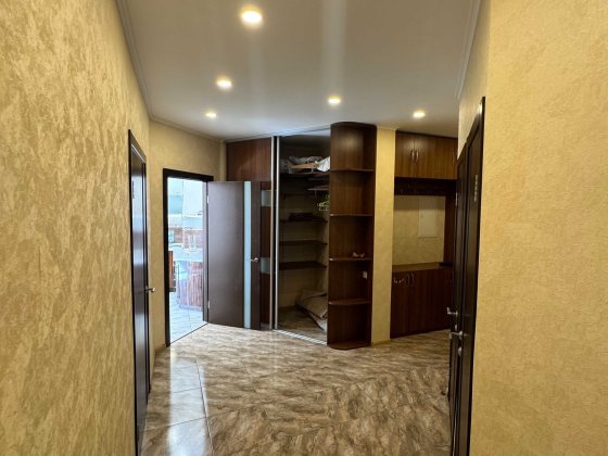 Продаж 2-х кімнатної квартири вул. Драгоманова, 40-Є, 81 кв.м.