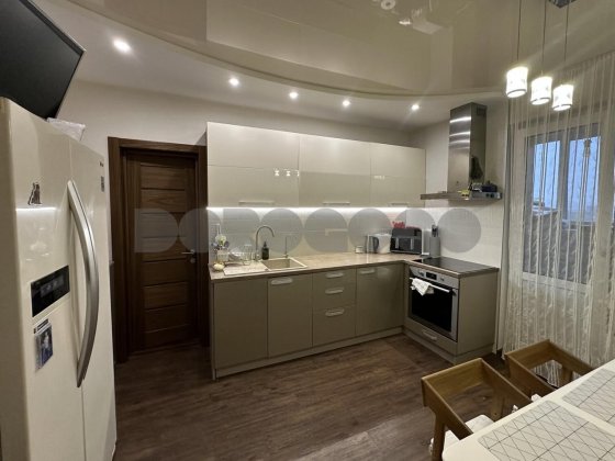 Продаж 3к квартири 81 кв. м  на вул. Чавдар Єлизавети