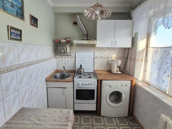 Продам 3к квартиру Березняки Миколайчука 13 поряд Русановка Набережна каналу