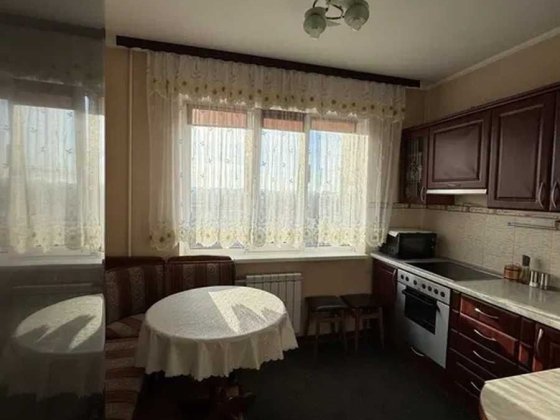 Продам 3 кімнатну видову на Воскресенці
